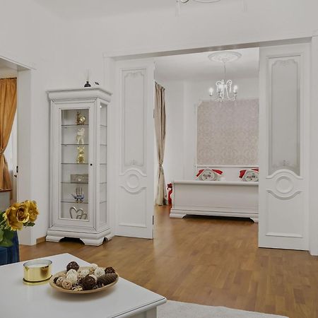 Sweet Luxury Three Rooms Apartment City Center Universitate Букурещ Екстериор снимка