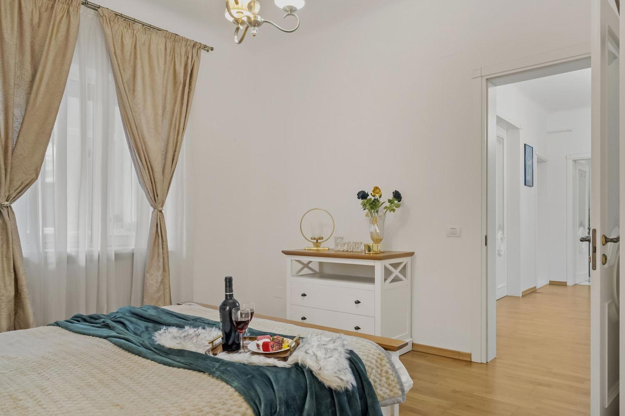 Sweet Luxury Three Rooms Apartment City Center Universitate Букурещ Екстериор снимка